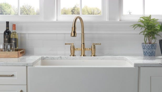 white double vanity with bathtub